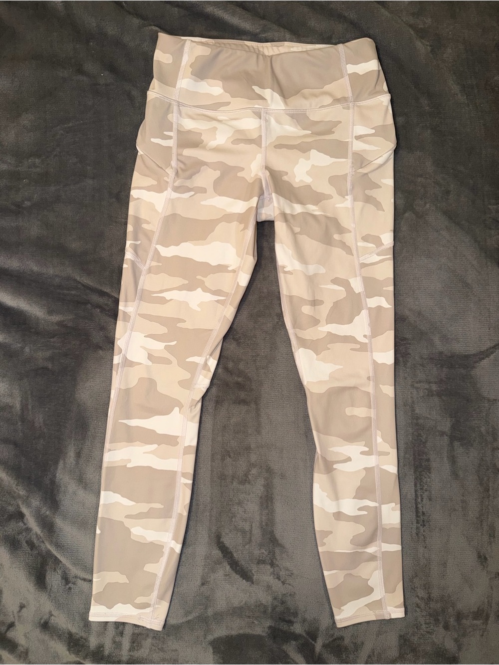 🤍 Athleta Camo Leggings with Pockets